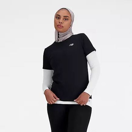 Remera New Balance Mujer Sport Essentials Heathertech Negro