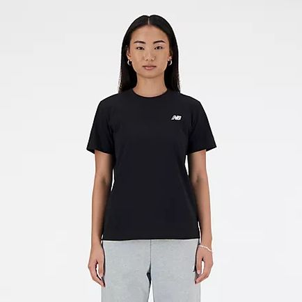Remera New Balance Mujer Sport Essentials Negro