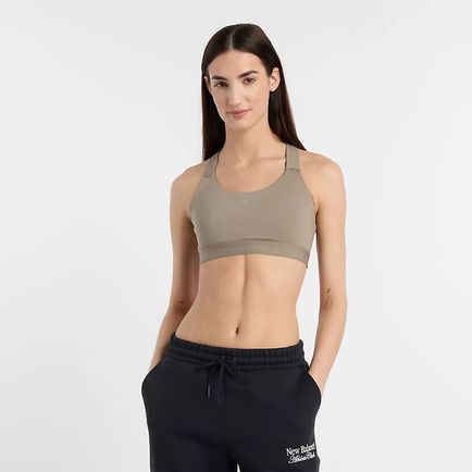 Top New Balance Mujer NB Essential Train Bra Verde