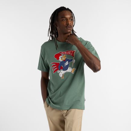 Remera New Balance Hombre Athletic Relaxed Mascot Tshirt Verde