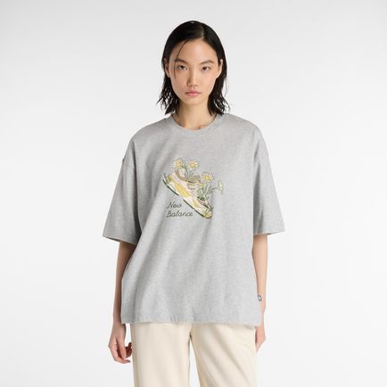 Remera New Balance Mujer Flower Shoe T-Shirt Gris